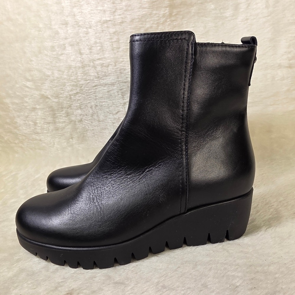 La Canadienne Teagan Leather Ankle Booties Black Waterproof Leather Women 6 NEW
